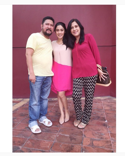 6 Hubungan akur ibu dan anak artis korban 'broken home', patut ditiru!