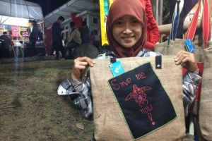 Di balik usaha tas karung goni, Ina ikut lestarikan penyu, mulia!