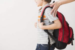 Tas sekolah terlalu berat bisa sebabkan sulit konsentrasi, hati-hati!