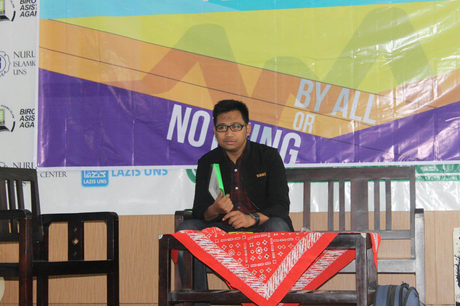 Sumbangkan tabungan & jual motor buat teman, Syukri kuliah jalan kaki