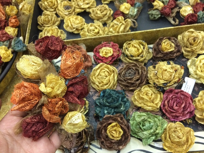 Bikin penampilanmu lebih menarik dengan aksesori dari kepompong