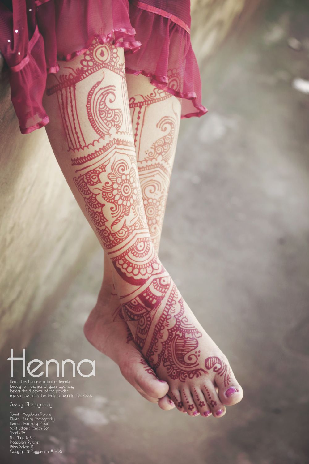 7 Desain henna  keren ini dilukis menggunakan satu tangan
