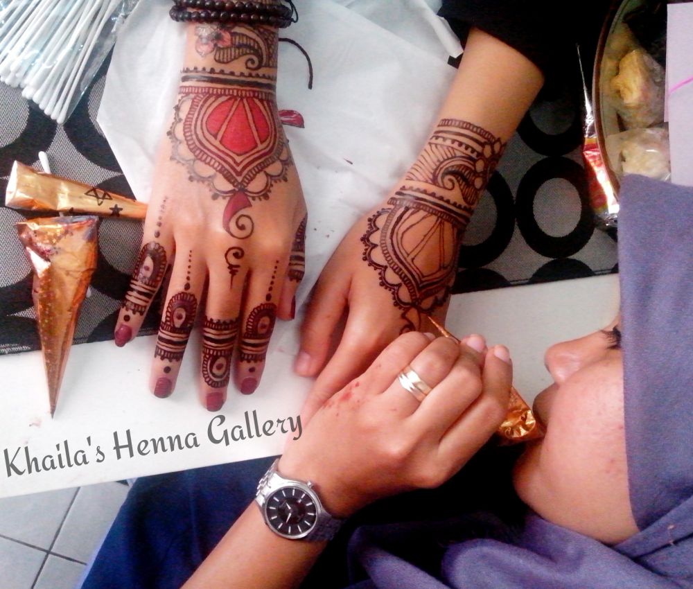 Ladies, ayo kenali 6 cara membedakan henna natural dan black henna!