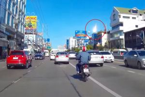 VIDEO: Cahaya putih meluncur dari langit, ada yang menduga Alien