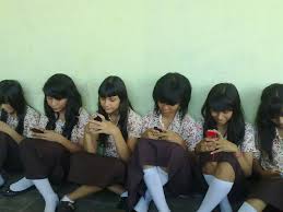 Nomophobia, wabah yang menjangkiti anak-anak di Asia, waspada! Nomophobia, wabah yang menjangkiti anak-anak di Asia, waspada!