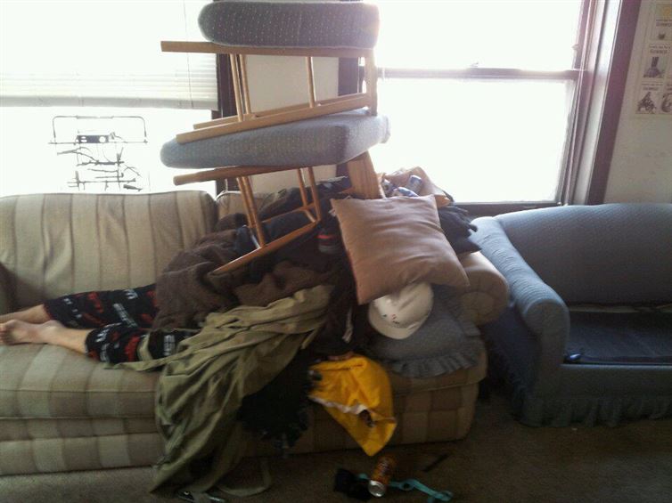 10 Kelakuan usil yang mungkin pernah kamu lakukan saat teman tidur 10 Kelakuan usil yang mungkin pernah kamu lakukan saat teman tidur