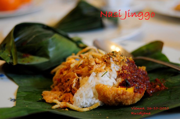 15 Makanan Indonesia ini hanya sedap dibungkus atau dimasak pakai daun 15 Makanan Indonesia ini hanya sedap dibungkus atau dimasak pakai daun