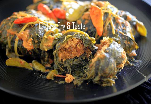 15 Makanan Indonesia ini hanya sedap dibungkus atau dimasak pakai daun 15 Makanan Indonesia ini hanya sedap dibungkus atau dimasak pakai daun