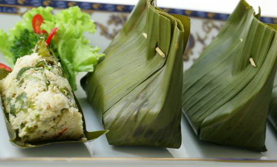 15 Makanan Indonesia ini hanya sedap dibungkus atau dimasak pakai daun 15 Makanan Indonesia ini hanya sedap dibungkus atau dimasak pakai daun