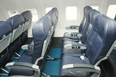 10 Etika naik pesawat yang harus kamu tahu dan wajib dilakukan