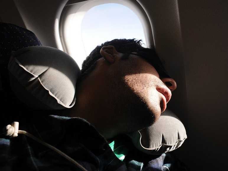 10 Etika naik pesawat yang harus kamu tahu dan wajib dilakukan