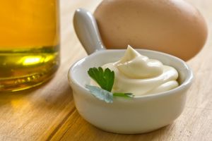 Nggak cuma cocok jadi saus, mayones ternyata punya manfaat kecantikan!