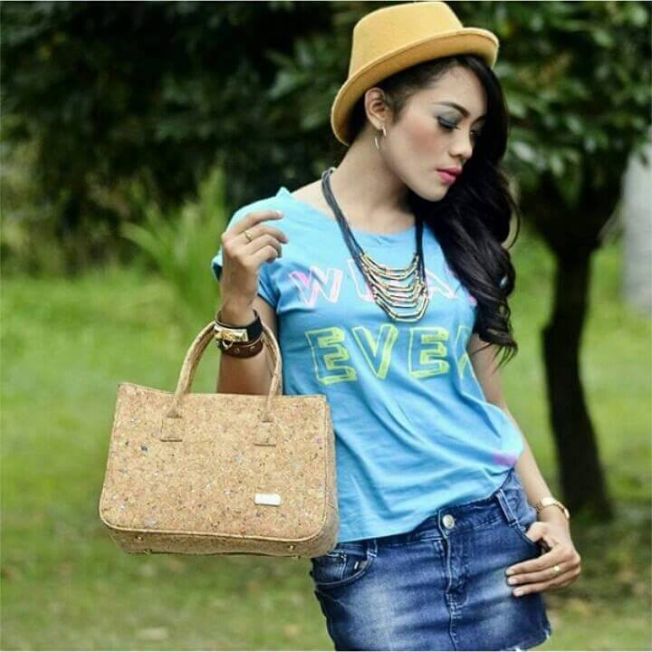 Elma Novita, model cantik yang merintis bimbingan belajar