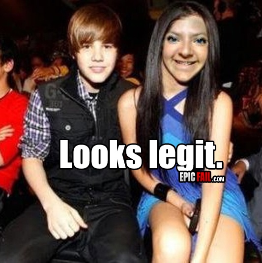 Mereka mengedit foto agar bisa 'bersanding' dengan idolanya, aw! Mereka mengedit foto agar bisa 'bersanding' dengan idolanya, aw!