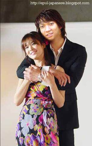 Mereka mengedit foto agar bisa 'bersanding' dengan idolanya, aw! Mereka mengedit foto agar bisa 'bersanding' dengan idolanya, aw!