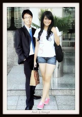 Mereka mengedit foto agar bisa 'bersanding' dengan idolanya, aw! Mereka mengedit foto agar bisa 'bersanding' dengan idolanya, aw!