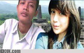 Mereka mengedit foto agar bisa 'bersanding' dengan idolanya, aw! Mereka mengedit foto agar bisa 'bersanding' dengan idolanya, aw!