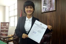 Artis cantik ini lulus dengan predikat cumlaude, luar biasa!