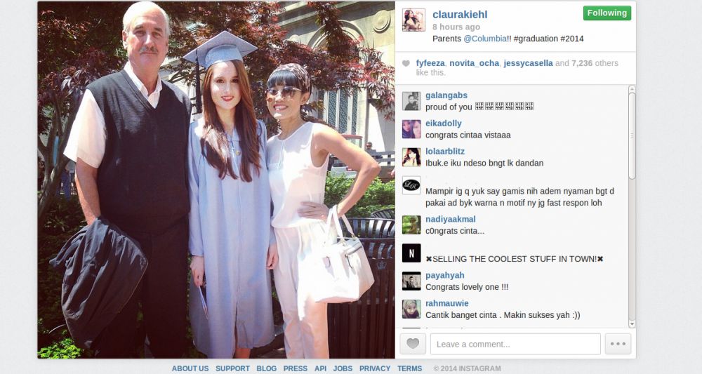 Artis cantik ini lulus dengan predikat cumlaude, luar biasa!