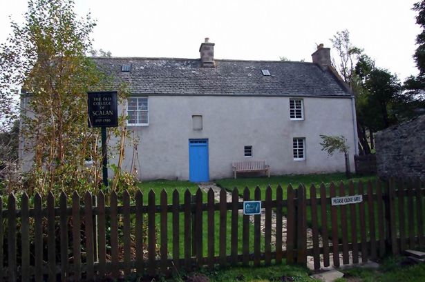 Ditemukan, hantu biksu berkerudung di rumah terpencil 