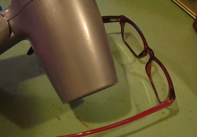 10 Kegunaan hair dryer selain untuk ngeringin rambut, jadi tahu ya...