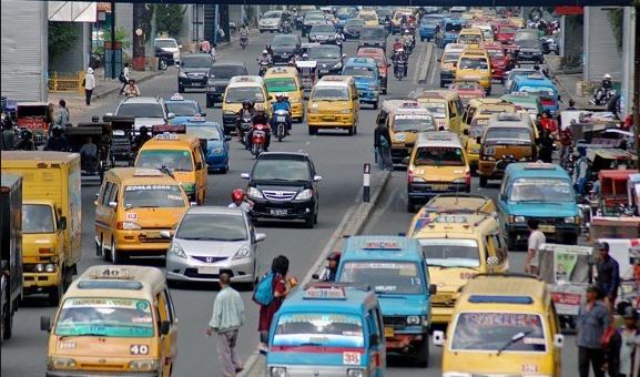 16 Kelakuan sopir angkot di Indonesia yang bikin elus-elus dada! 16 Kelakuan sopir angkot di Indonesia yang bikin elus-elus dada!