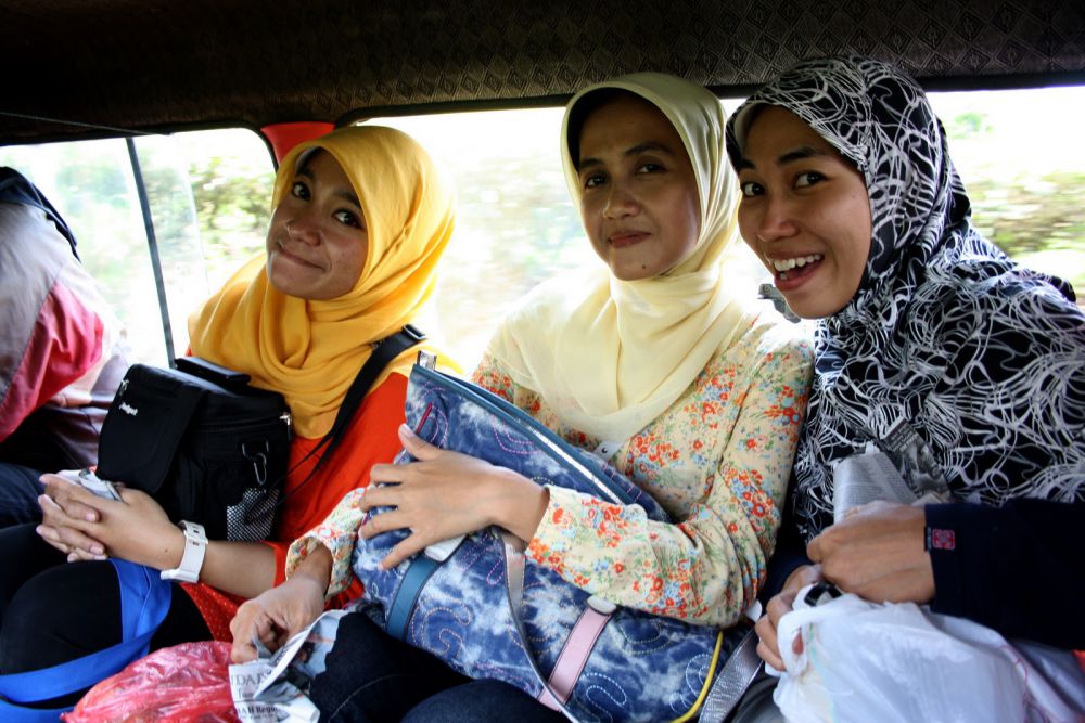 16 Kelakuan sopir angkot di Indonesia yang bikin elus-elus dada! 16 Kelakuan sopir angkot di Indonesia yang bikin elus-elus dada!