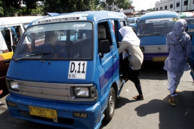 16 Kelakuan sopir angkot di Indonesia yang bikin elus-elus dada! 16 Kelakuan sopir angkot di Indonesia yang bikin elus-elus dada!