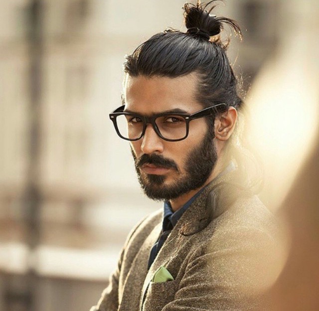 13 Cowok bergaya rambut bun bikin napas kaum hawa kembang kempis, aw! 13 Cowok bergaya rambut bun bikin napas kaum hawa kembang kempis, aw!