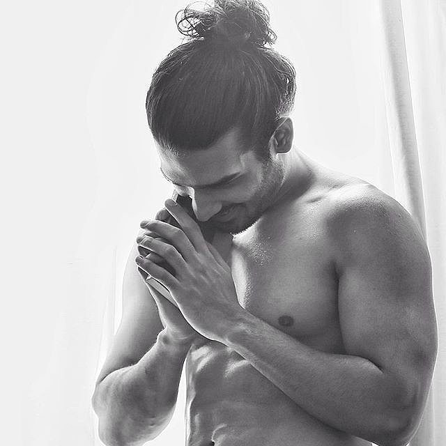 13 Cowok bergaya rambut bun bikin napas kaum hawa kembang kempis, aw! 13 Cowok bergaya rambut bun bikin napas kaum hawa kembang kempis, aw!