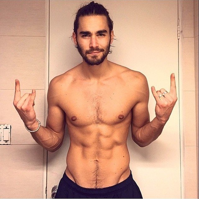 13 Cowok bergaya rambut bun bikin napas kaum hawa kembang kempis, aw! 13 Cowok bergaya rambut bun bikin napas kaum hawa kembang kempis, aw!