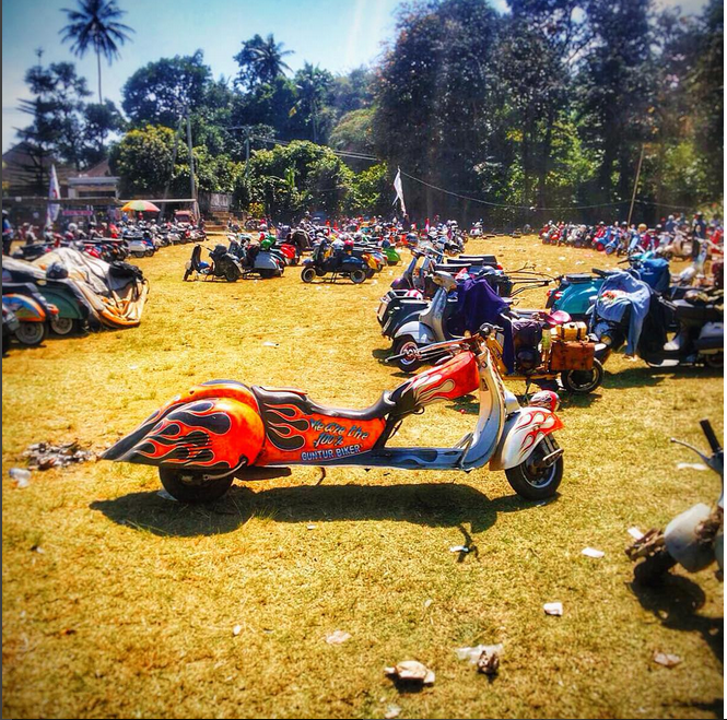 Cuma orang Indonesia yang bisa 'sulap' Vespa jadi begini