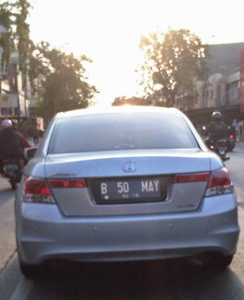 20 Pelat kendaraan unik bikin kamu tertawa