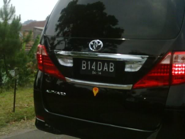 20 Pelat kendaraan unik bikin kamu tertawa