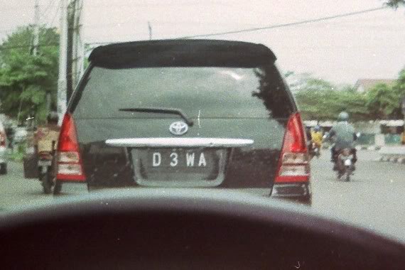 20 Pelat kendaraan unik bikin kamu tertawa