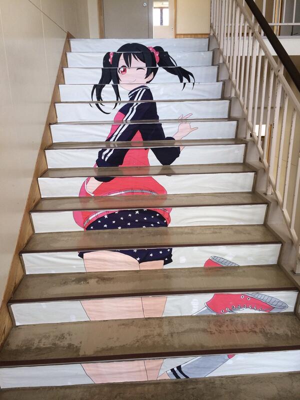 Pecinta anime pasti betah naik turun tangga ini