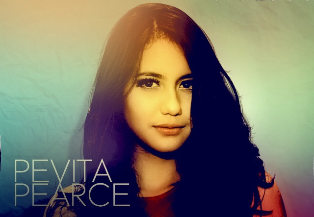 Siapa artis cantik Indonesia pemilik mata indah ini?