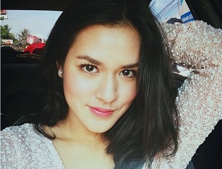 Siapa artis cantik Indonesia pemilik mata indah ini?