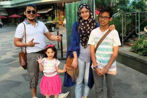 Hubungan harmonis para artis dengan anak tirinya, siapa saja mereka?