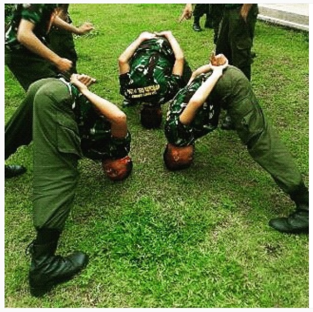 Potret latihan TNI yang menegangkan
