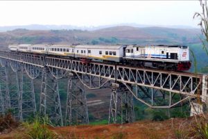 Inilah 11 jalur kereta paling ekstrem di dunia, ada dari Indonesia