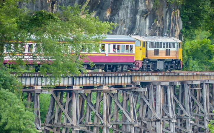 Inilah 11 jalur kereta paling ekstrem di dunia, ada dari Indonesia