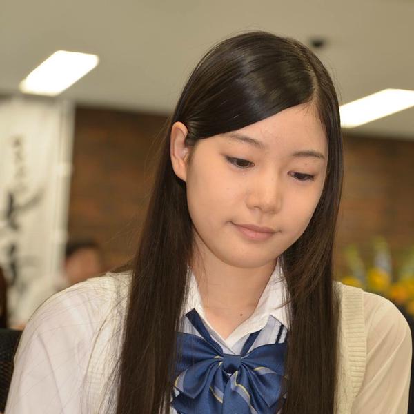 Beni Taketama, pemain catur Jepang cantik bisa bikin kamu deg deg ser!