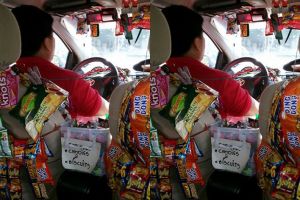 Sopir taksi jualan snack dalam taksinya demi uang sekolah anak