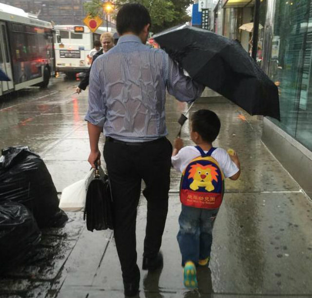 Foto ayah dan anak ini bikin jutaan netizen meleleh