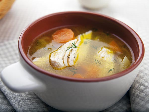 5 Alasan kamu harus mau makan sup saat sakit, ingin cepat sembuh kan?