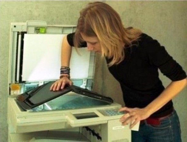 15 Orang ini harusnya nggak main gadget daripada kelihatan norak 15 Orang ini harusnya nggak main gadget daripada kelihatan norak