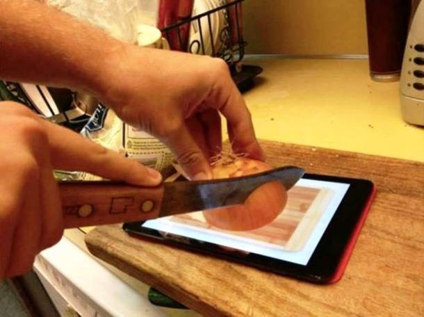 15 Orang ini harusnya nggak main gadget daripada kelihatan norak 15 Orang ini harusnya nggak main gadget daripada kelihatan norak