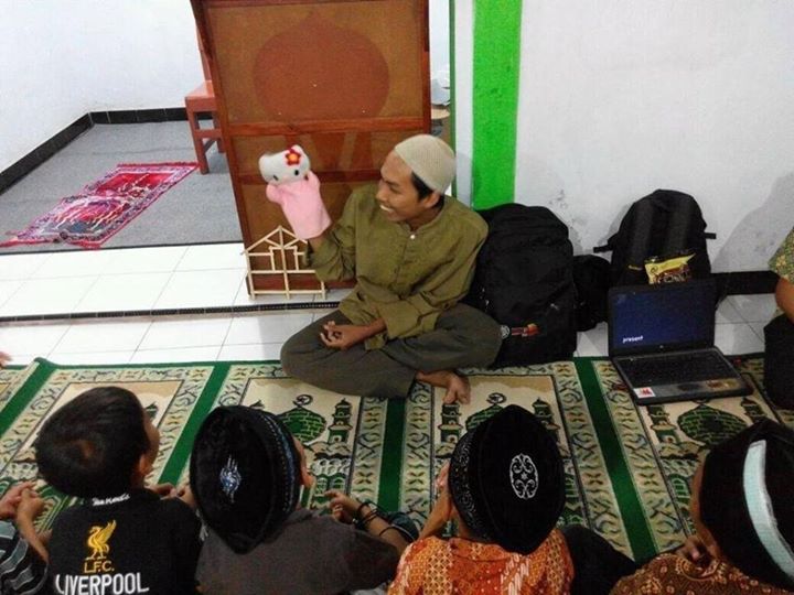Marbot masjid ini menjadi lulusan terbaik Teknik UGM dengan IPK 3,86