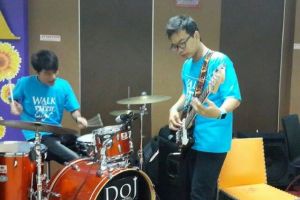 Belajar musik otodidak, Yoses kini jadi pengajar dan pemusik andal